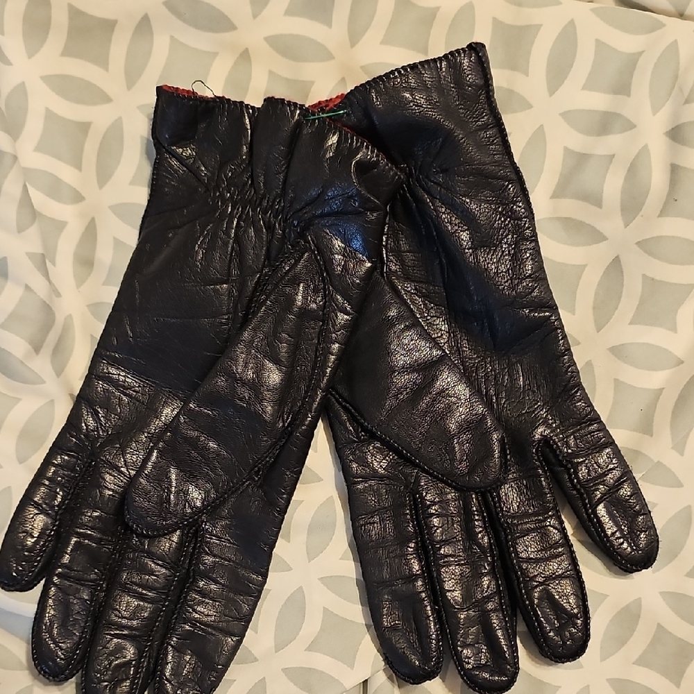 Nine & Company Women's Black Leather Driving Gloves With Red Lining